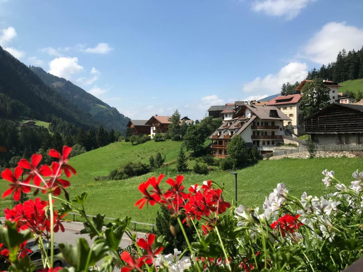 Apartments Vaiolet Santa Cristina Val Gardena Zewnętrze zdjęcie